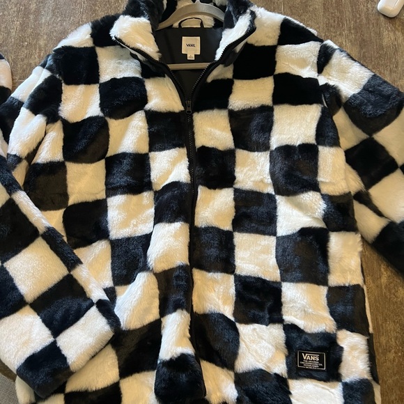 New! Vans faux fur checkered coat sz large, hat h&m matches perfectly - Picture 3 of 12